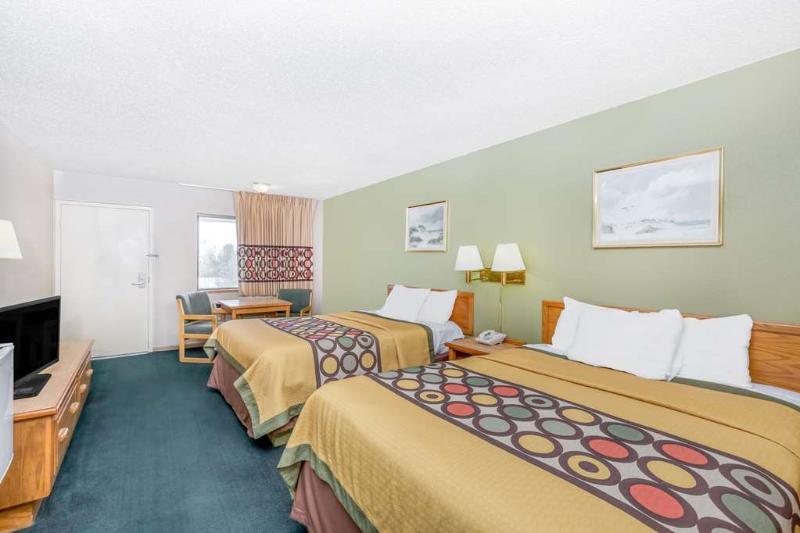 Super 8 By Wyndham Butler Hotel Exterior foto